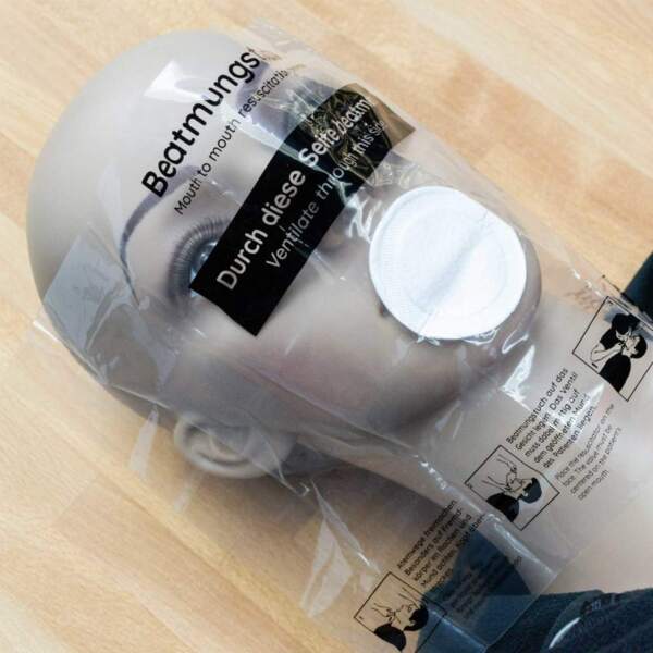 Beatmungstuch im Einsatz auf dem Dummy